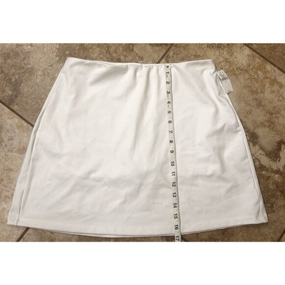 Gap Fit Skort Power Exercise Medium White Current Season NEW - Picture 5 of 6